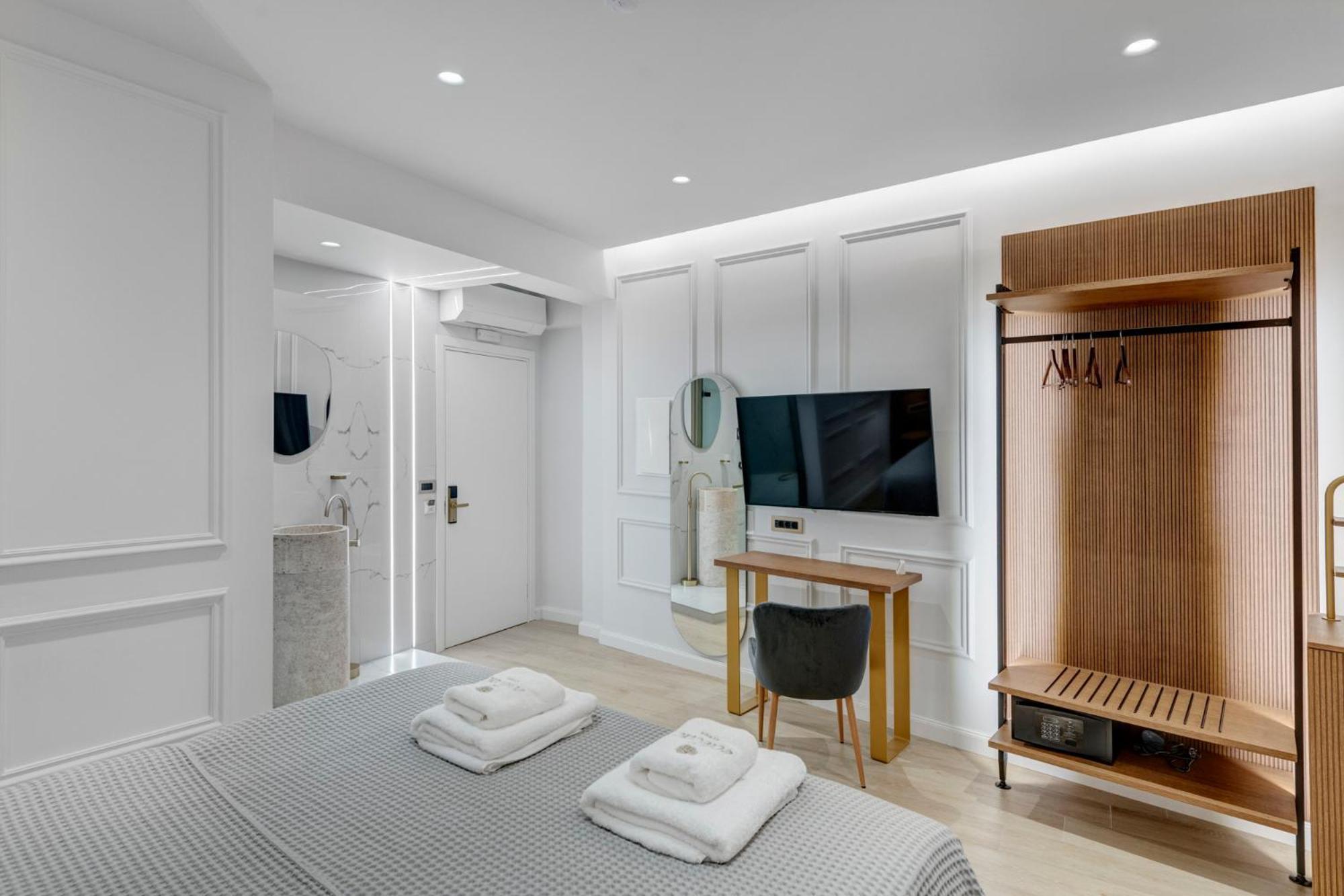 Eclectic Syros Bed & Breakfast แอร์มูโปลี ภายนอก รูปภาพ