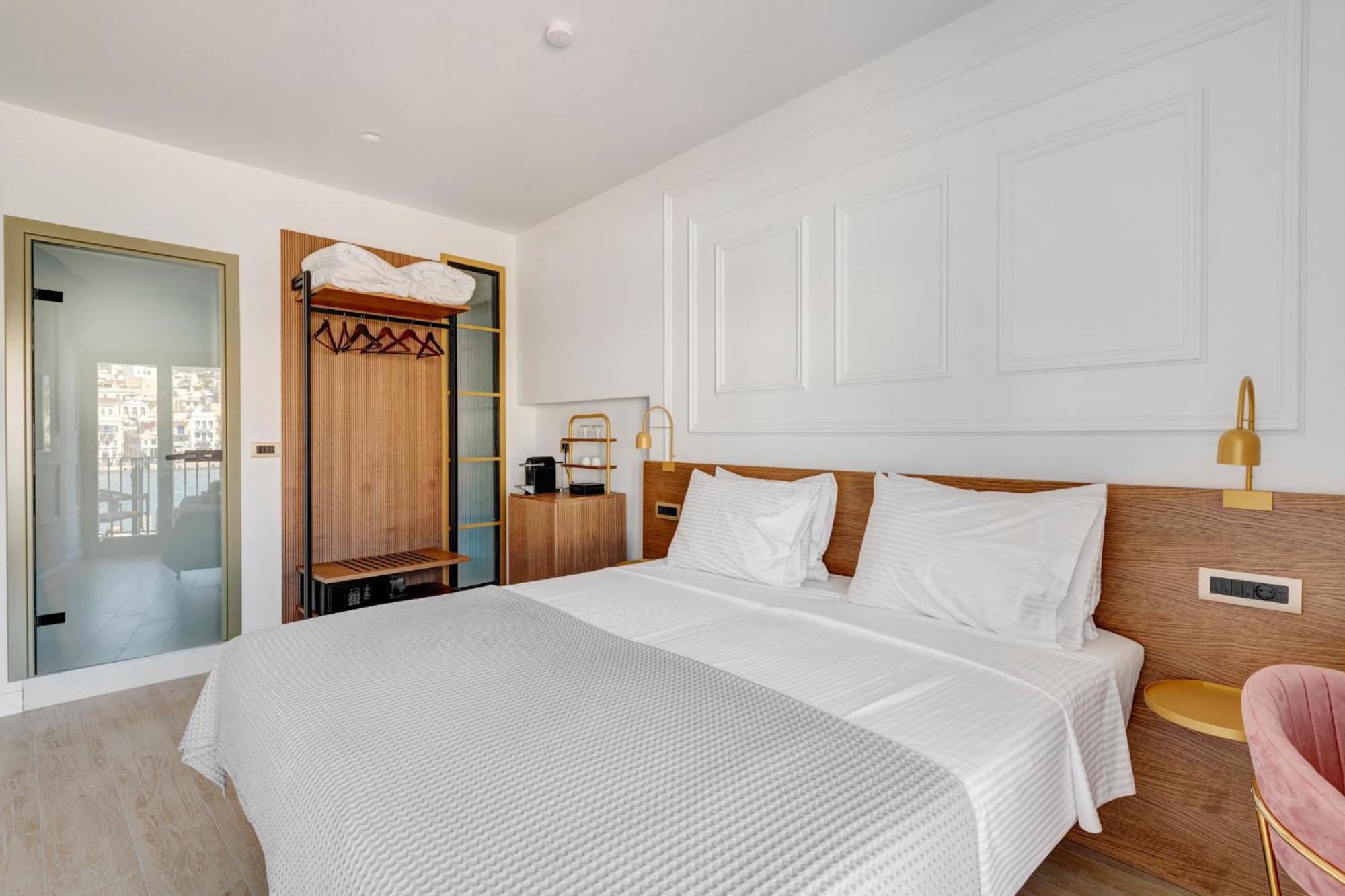 Eclectic Syros Bed & Breakfast แอร์มูโปลี ภายนอก รูปภาพ