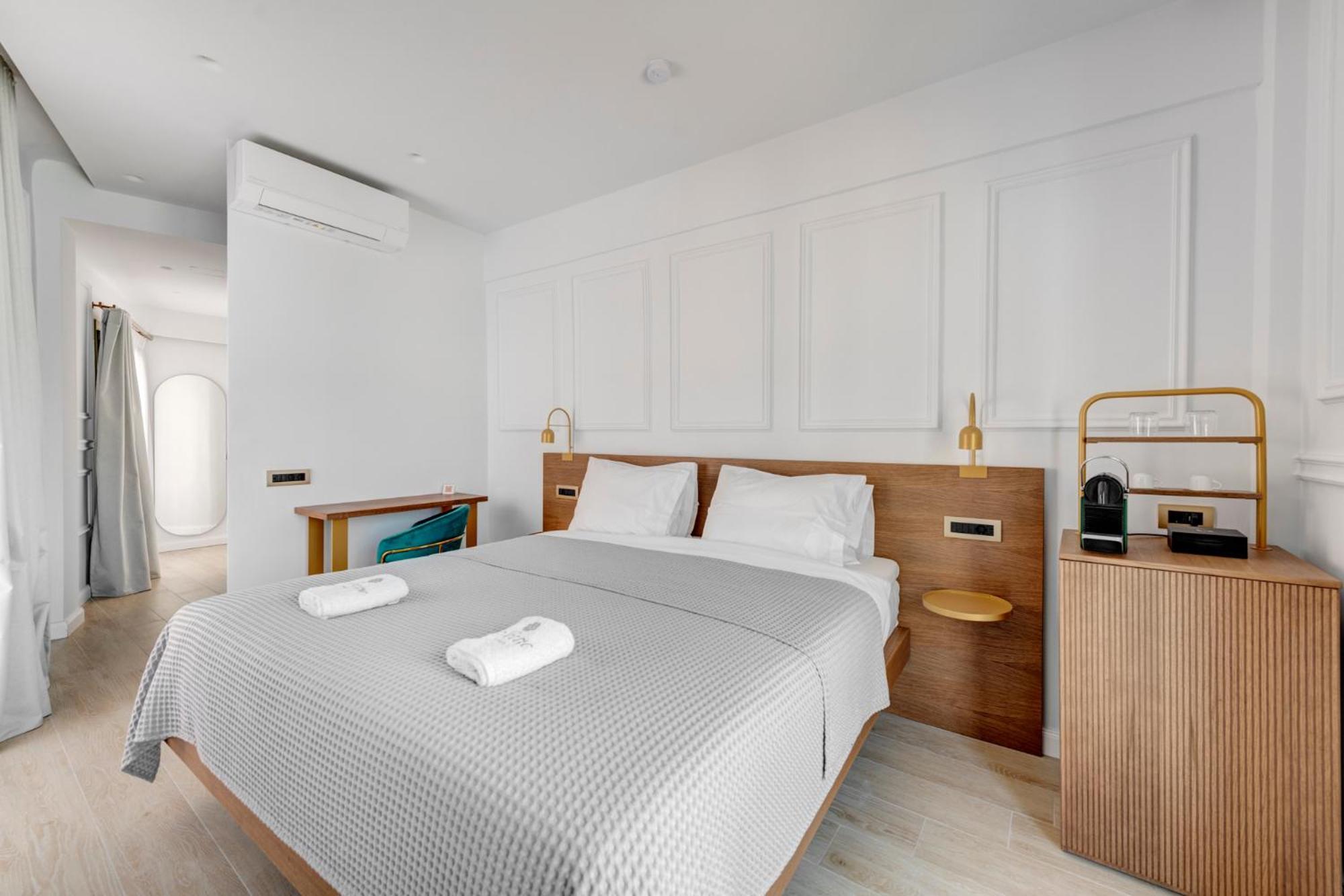 Eclectic Syros Bed & Breakfast แอร์มูโปลี ภายนอก รูปภาพ