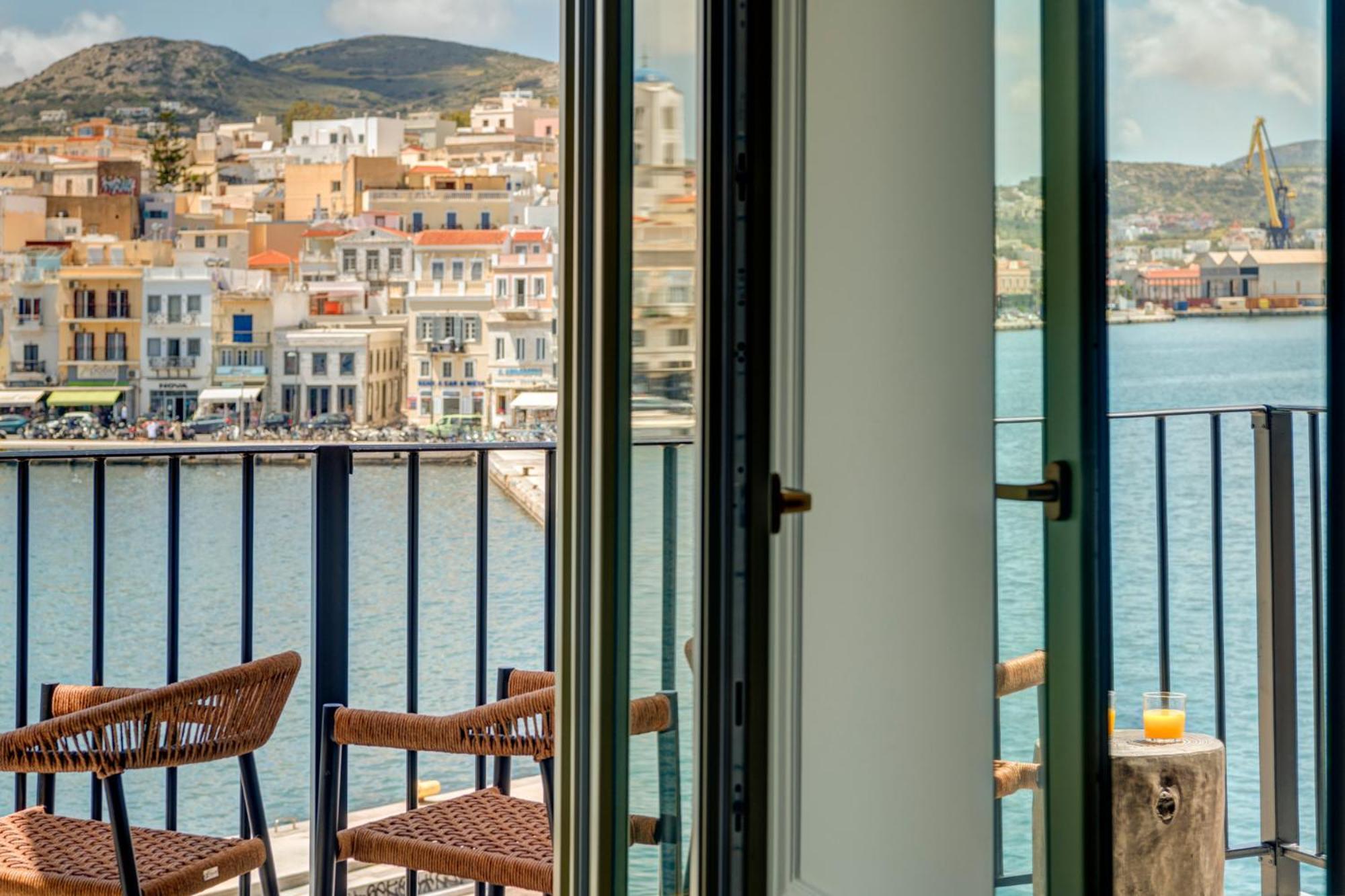 Eclectic Syros Bed & Breakfast แอร์มูโปลี ภายนอก รูปภาพ