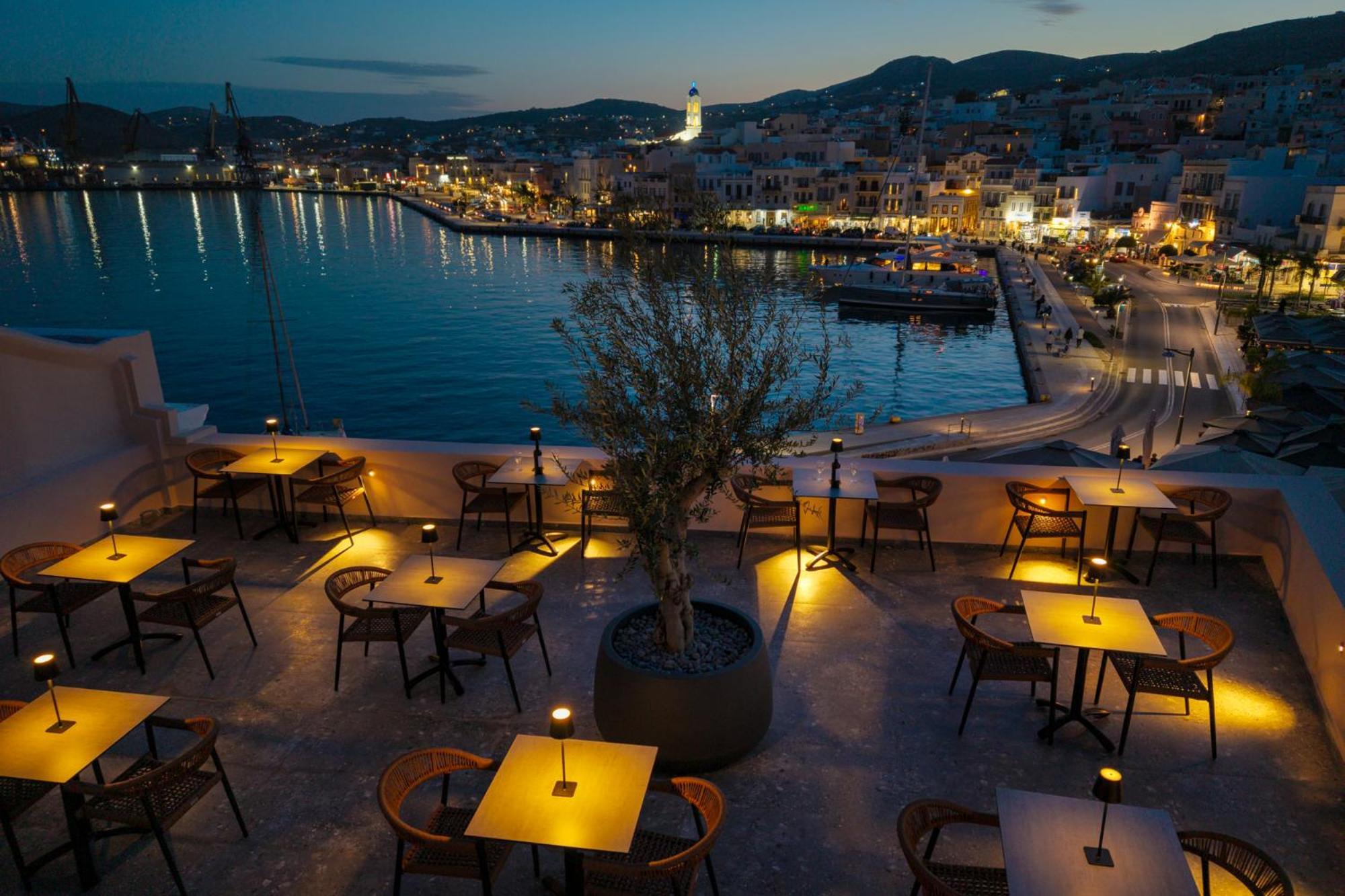 Eclectic Syros Bed & Breakfast แอร์มูโปลี ภายนอก รูปภาพ