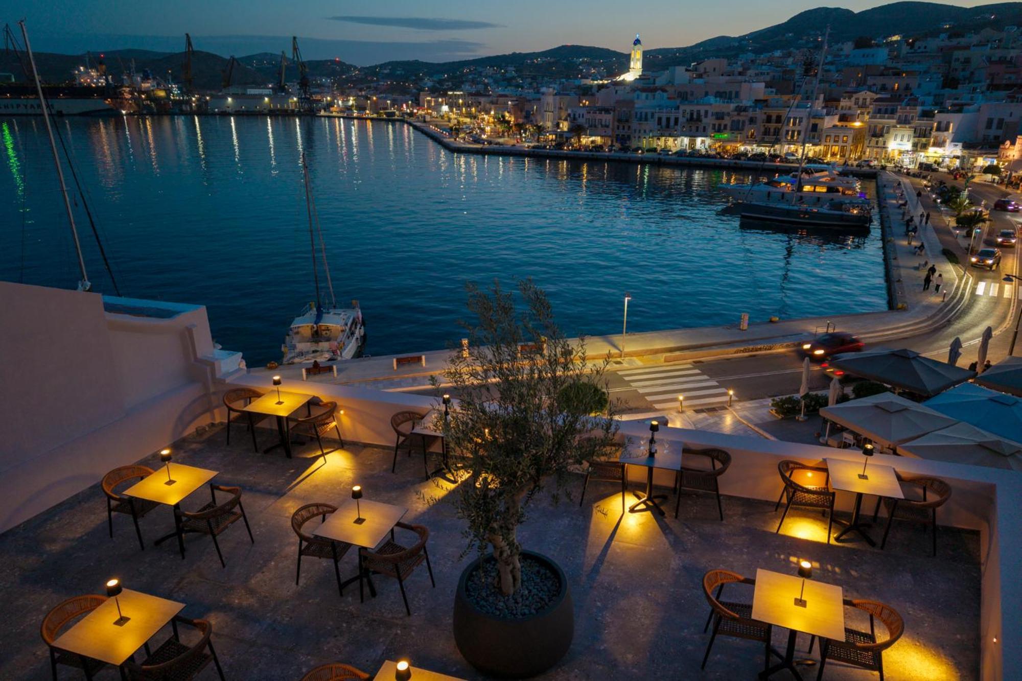 Eclectic Syros Bed & Breakfast แอร์มูโปลี ภายนอก รูปภาพ