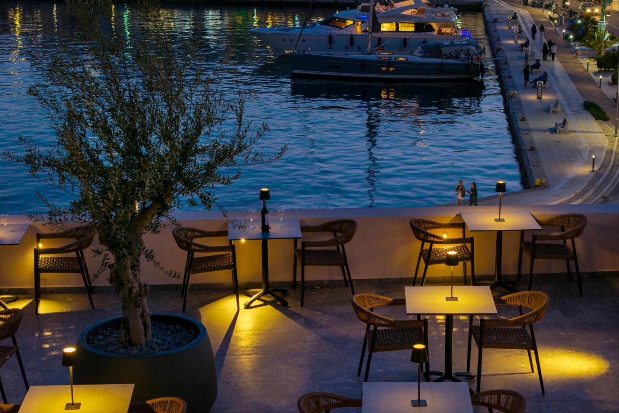 Eclectic Syros Bed & Breakfast แอร์มูโปลี ภายนอก รูปภาพ